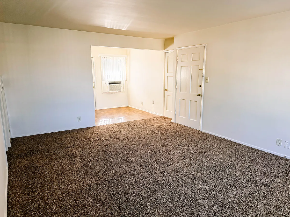 Building Photo - 226 N Marengo Ave #D