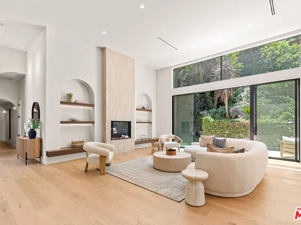 1401 N Bundy Dr, Los Angeles, CA 90049