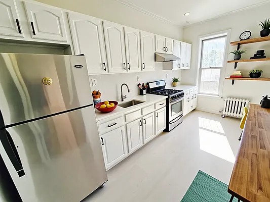 Rented by Voro Purple LLC | media 40