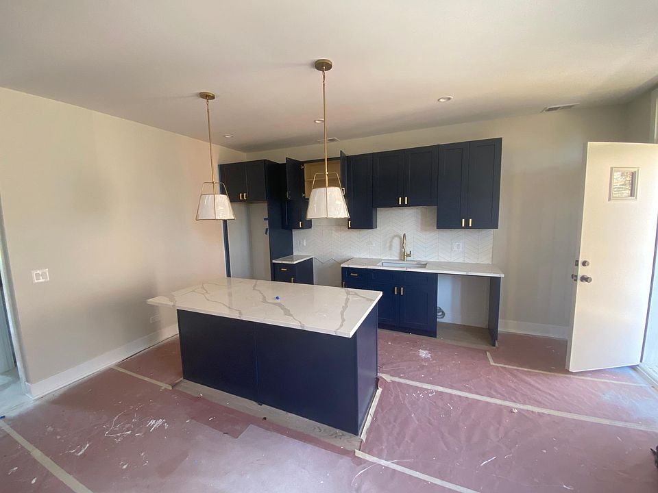1st image of 2026 W Montrose Ave #3