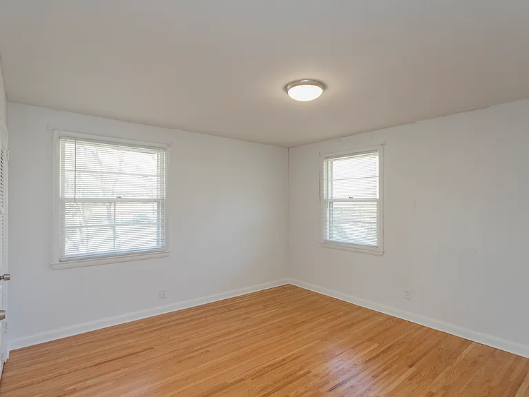 215 Donna Dr — Photo 10