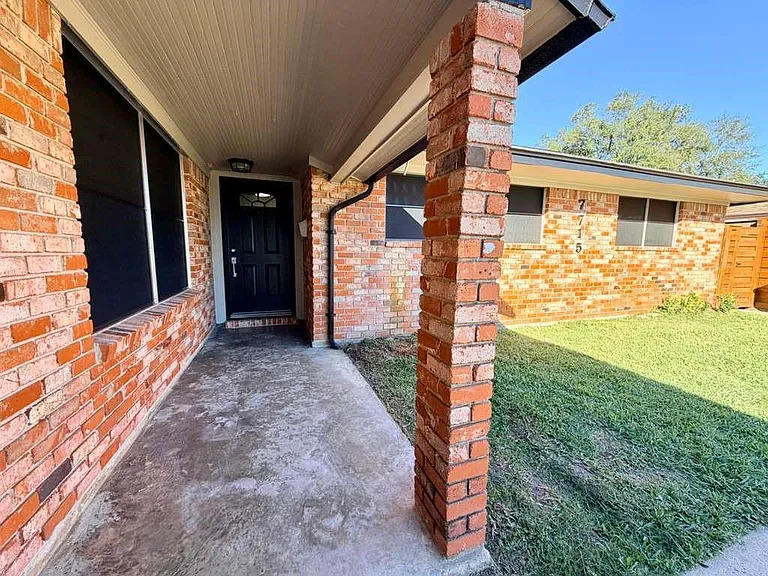 7715 Catalina Ln — Photo 3
