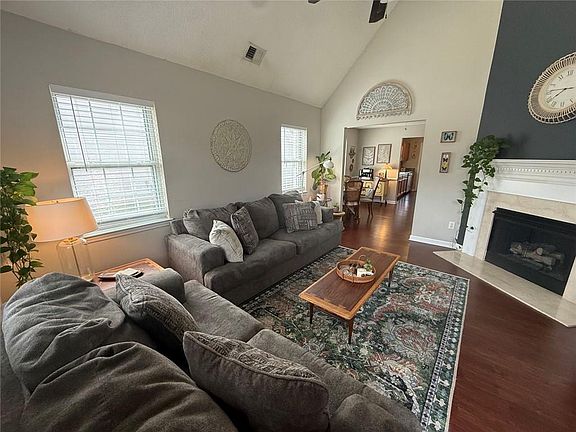4th image of 20 Pointe Way