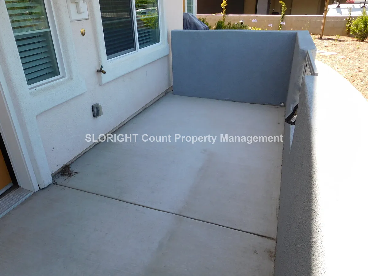 Building Photo - 923 Humbert Ave