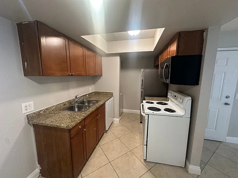 4200 S Valley View Blvd #1051 — Photo 5