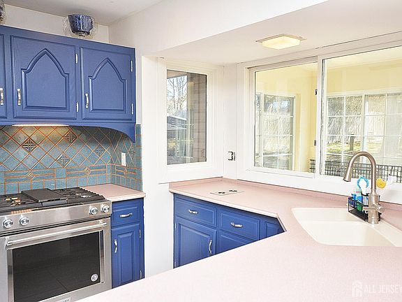 5th image of 620 S Randolphville Rd