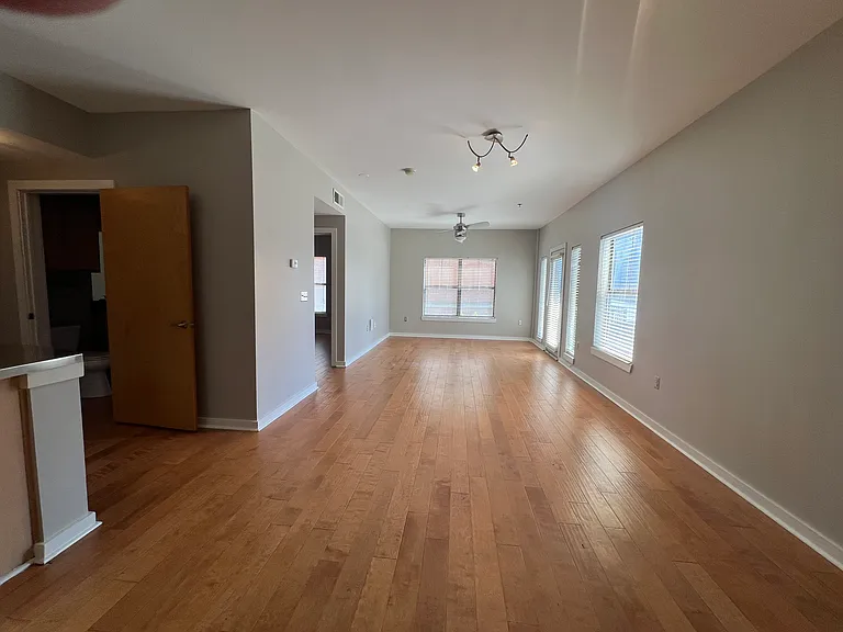 1803 Broadway #403 — Photo 4