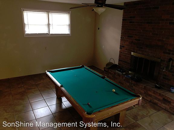 3rd image of 1751 Woods Dr