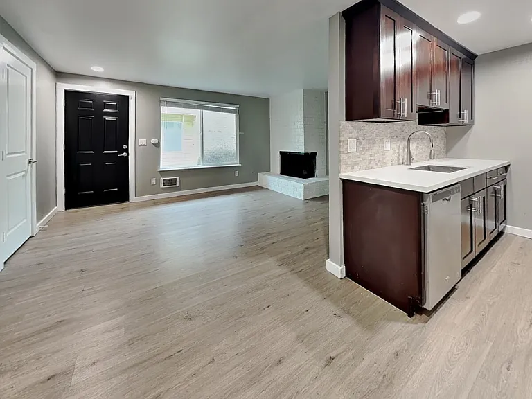 1105 S Woodlawn St #2 — Photo 4