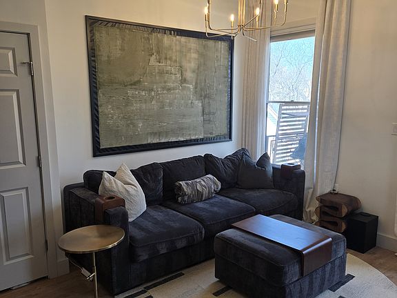 3rd image of 163 Glen St #201