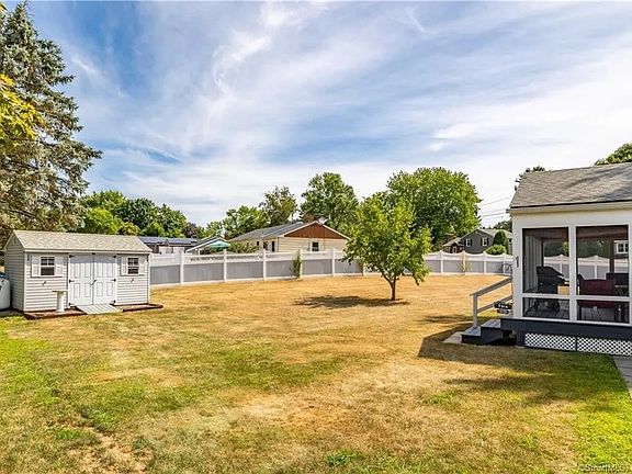 3rd image of 82 Farmstead Dr
