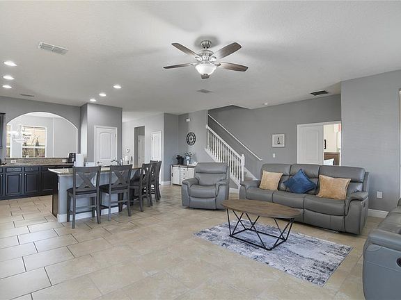 3rd image of 4115 OAKTREE DRIVE