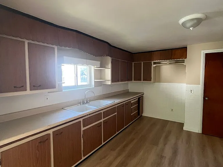 31 Ellsinore St — Photo 3
