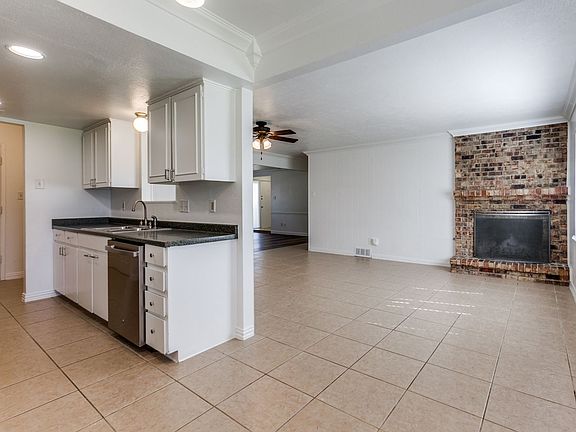 4th image of 641 Cambridge Dr