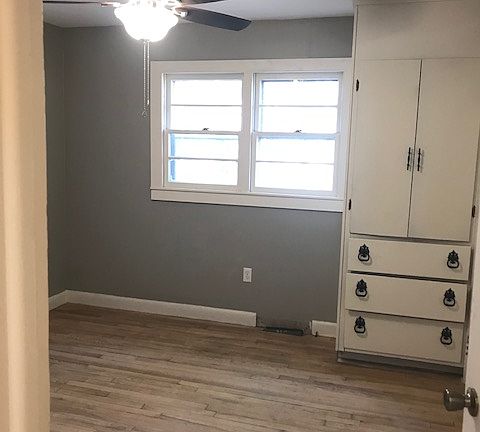 5th image of 300 N Hampton Rd