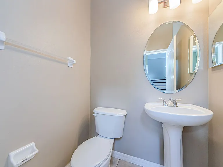 2527 Stanhope Dr — Photo 13
