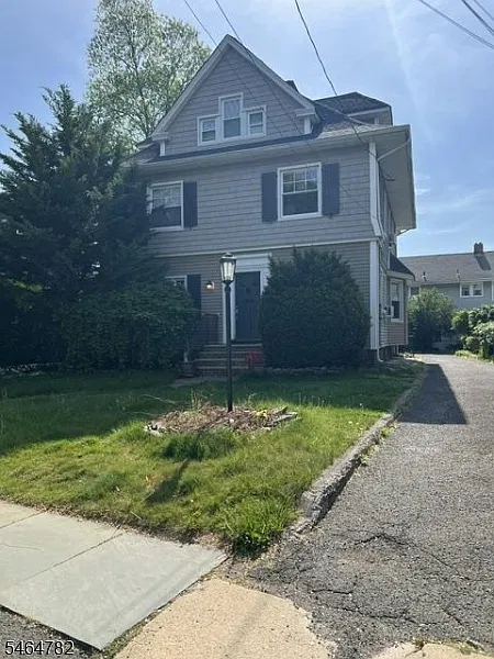 137 Grove St #2