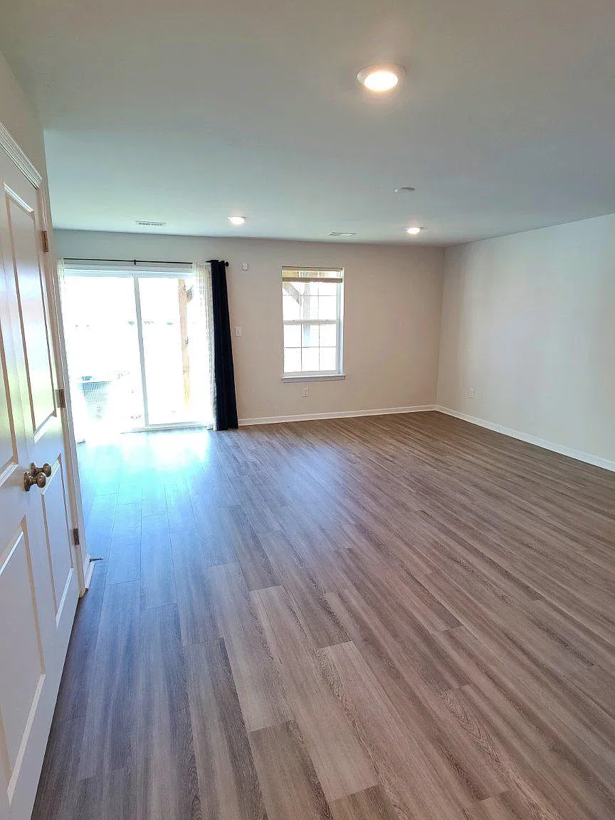 3 bed, 2.5 bath, 2220 sqft, $3,600 — Photo 4