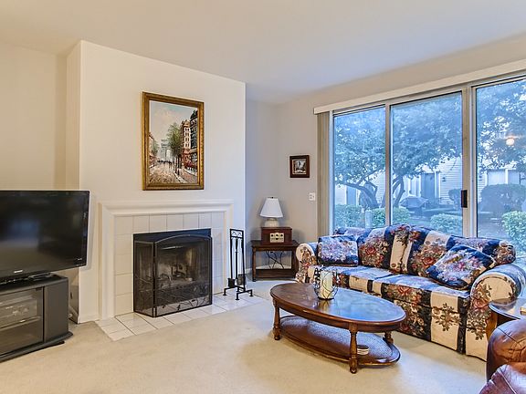5th image of 300 Glen Leven Ct #300A