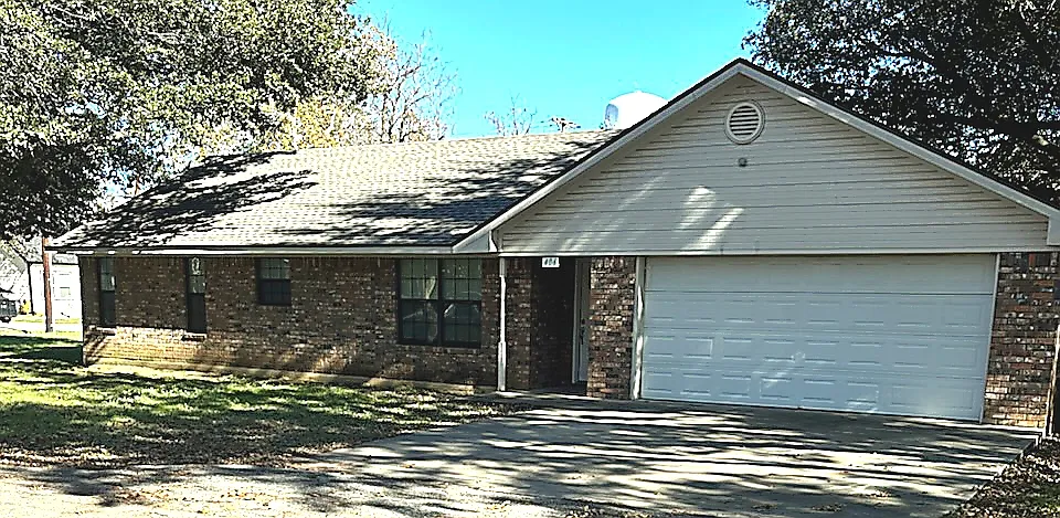 3 bed, 1368 sqft, $2,250 — Photo 1