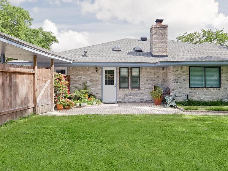211 W Sherwood Dr — Photo 12