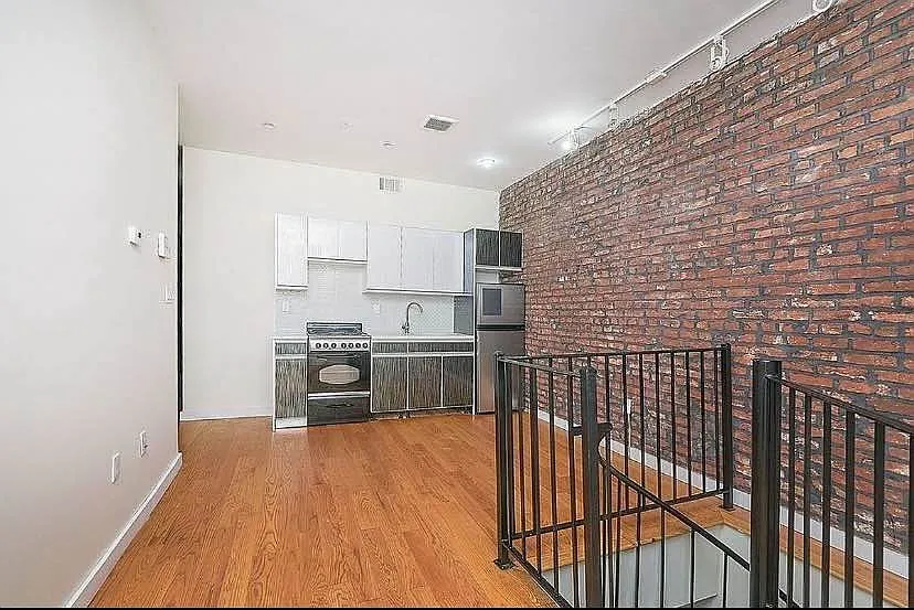 662 Park Place — Photo 3