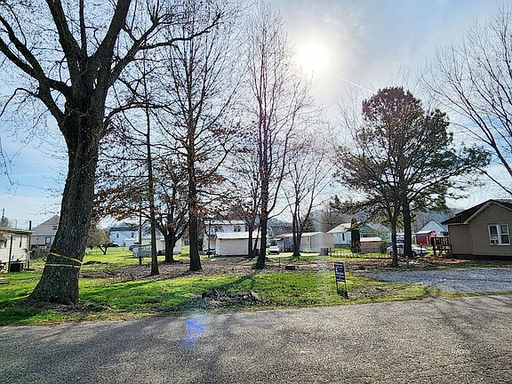 3rd image of 646 Art Lewis St