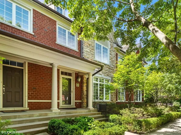 4297 Linden Tree Ln, Glenview, IL 60026