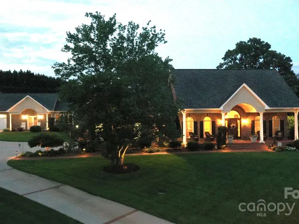 2726 Charleston Ct, Claremont, NC 28610