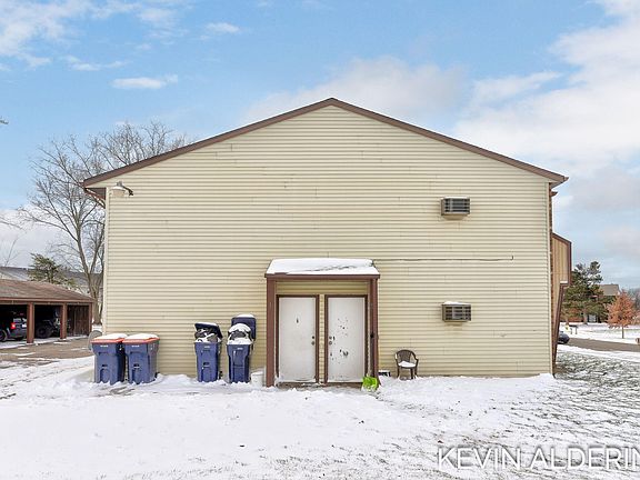 3rd image of 1144 Country Ln