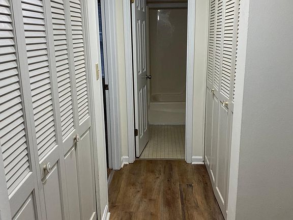 5th image of 410 N Beadle Dr #1