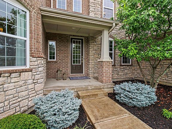4th image of 8961 Oakcrest Way