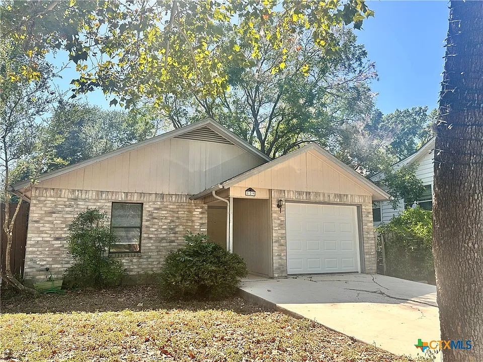 129 Riverside Dr