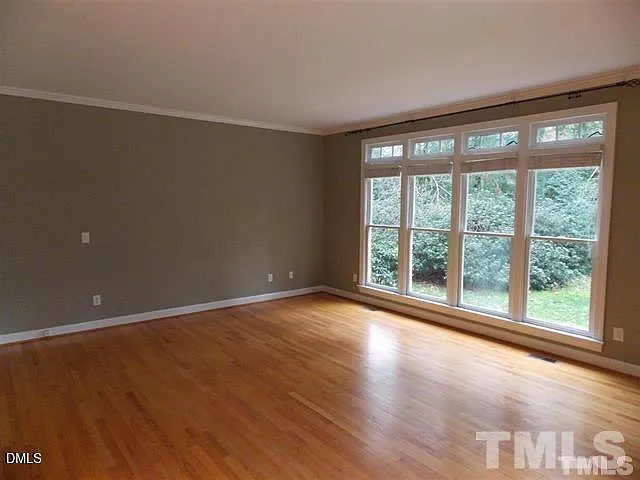 205 Berry Hill Dr — Photo 8
