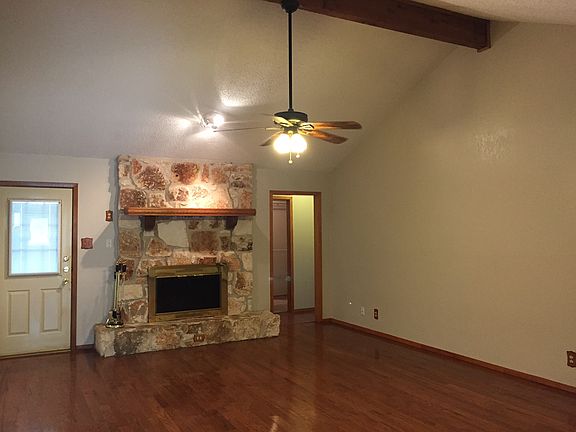 3rd image of 1104 Greenhill Dr