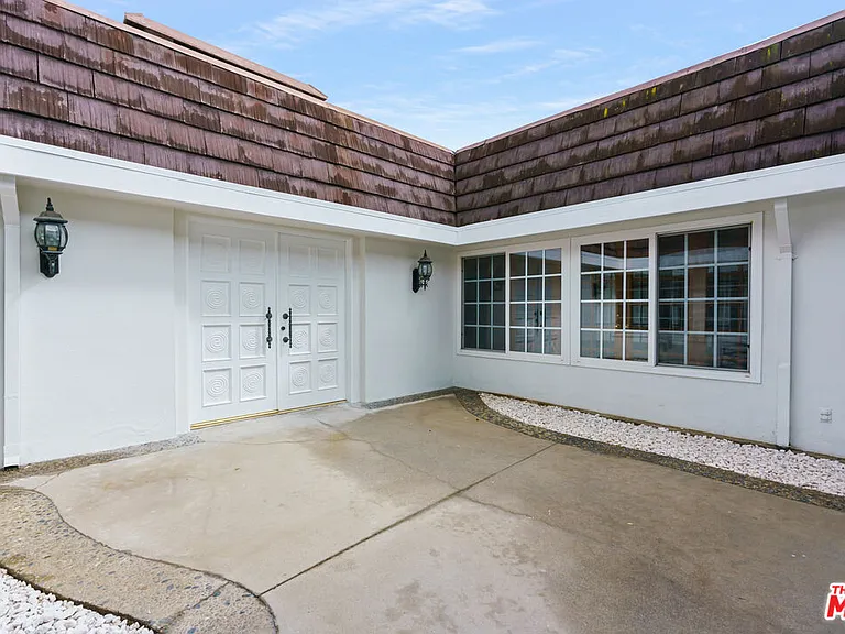 2208 Winona Blvd — Photo 19