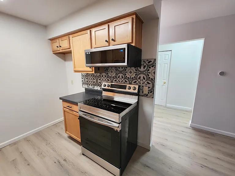 14417 Pennsylvania Rd #9 — Photo 5