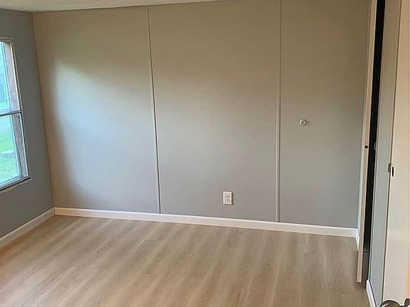 4th image of 176 Lake Warren Dr