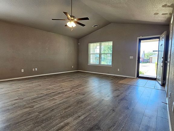 4th image of 2713 Edgemere Dr