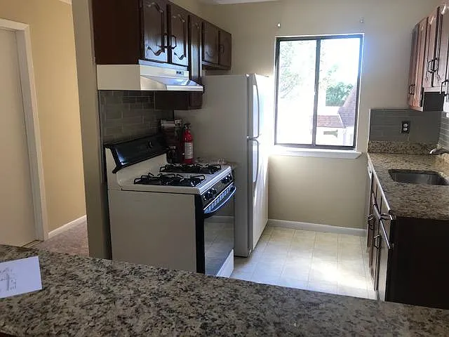 Building Photo - 52 Carriage Pl #52