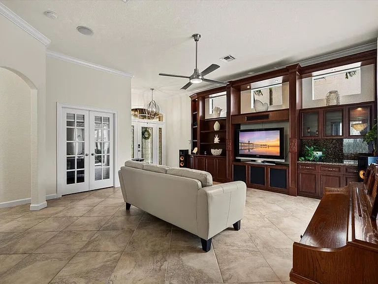 8203 Calterra Dr — Photo 1