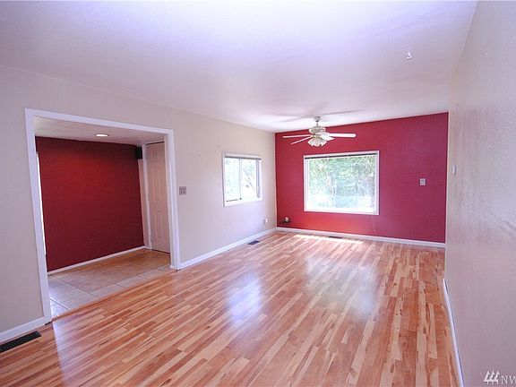 3rd image of 514 12th St SE