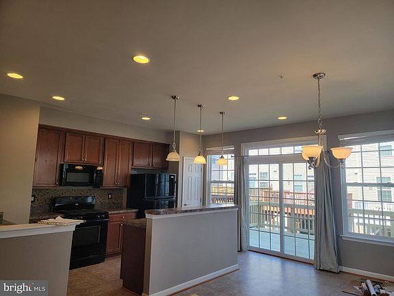 3rd image of 44578 River Otter Dr