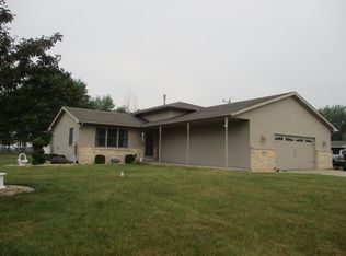 894 Rustic Acres Ln, Hebron, IN 46341