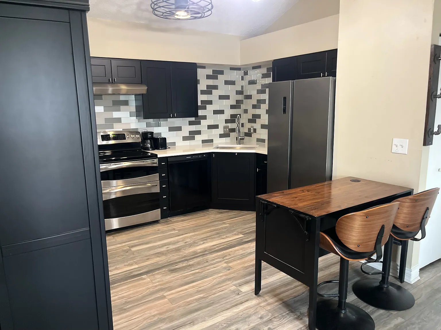 2 bed, 700 sqft, $1,500 — Photo 2