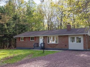 4117 Low Ridge Rd, Pocono Summit, PA 18346