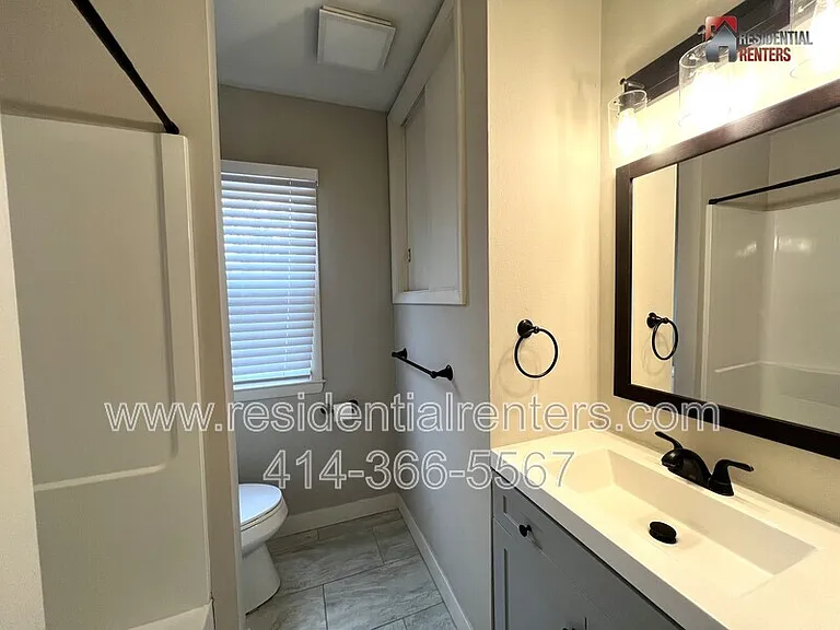10918 W Wells St — Photo 14