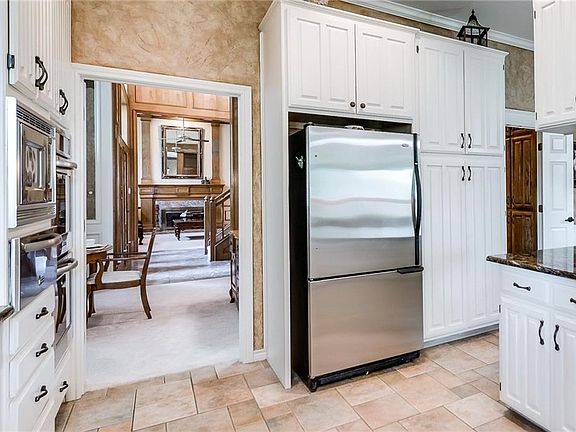 5th image of 255 Canyon Oaks Dr