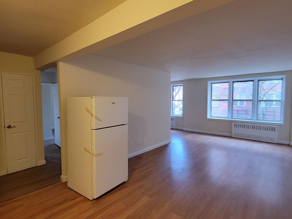 1st image of 3324 Parsons Blvd APT 1G