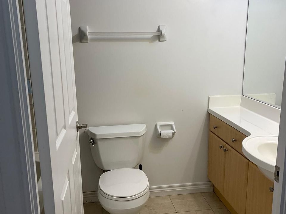 2nd image of 763 Bay St #1701